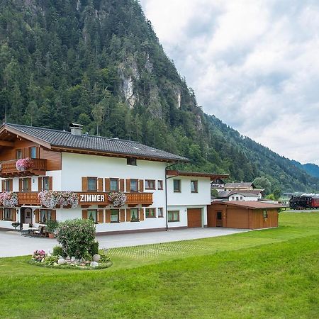 Gaestehaus Luxner Strass im Zillertal Buitenkant foto